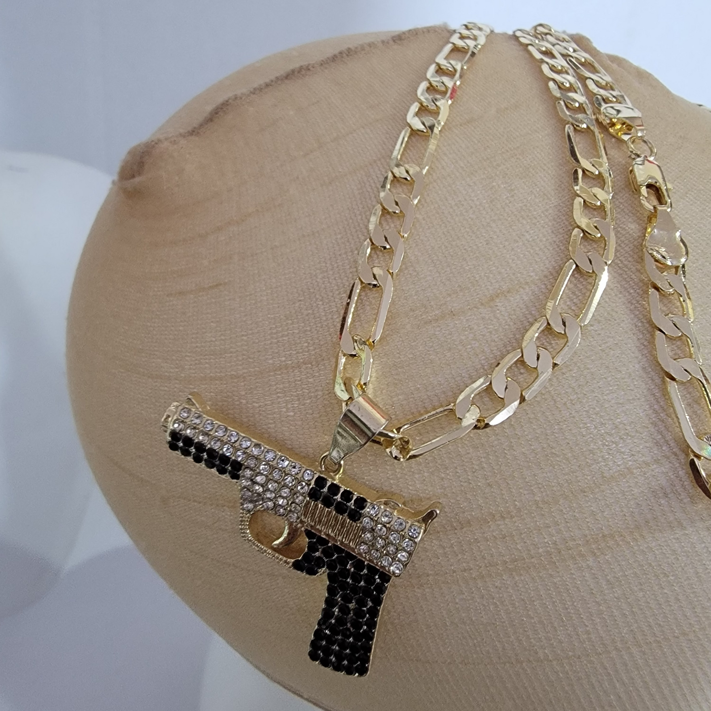 Cadena Cubana Dije ARMA 14K/8mm/24 pulgadas