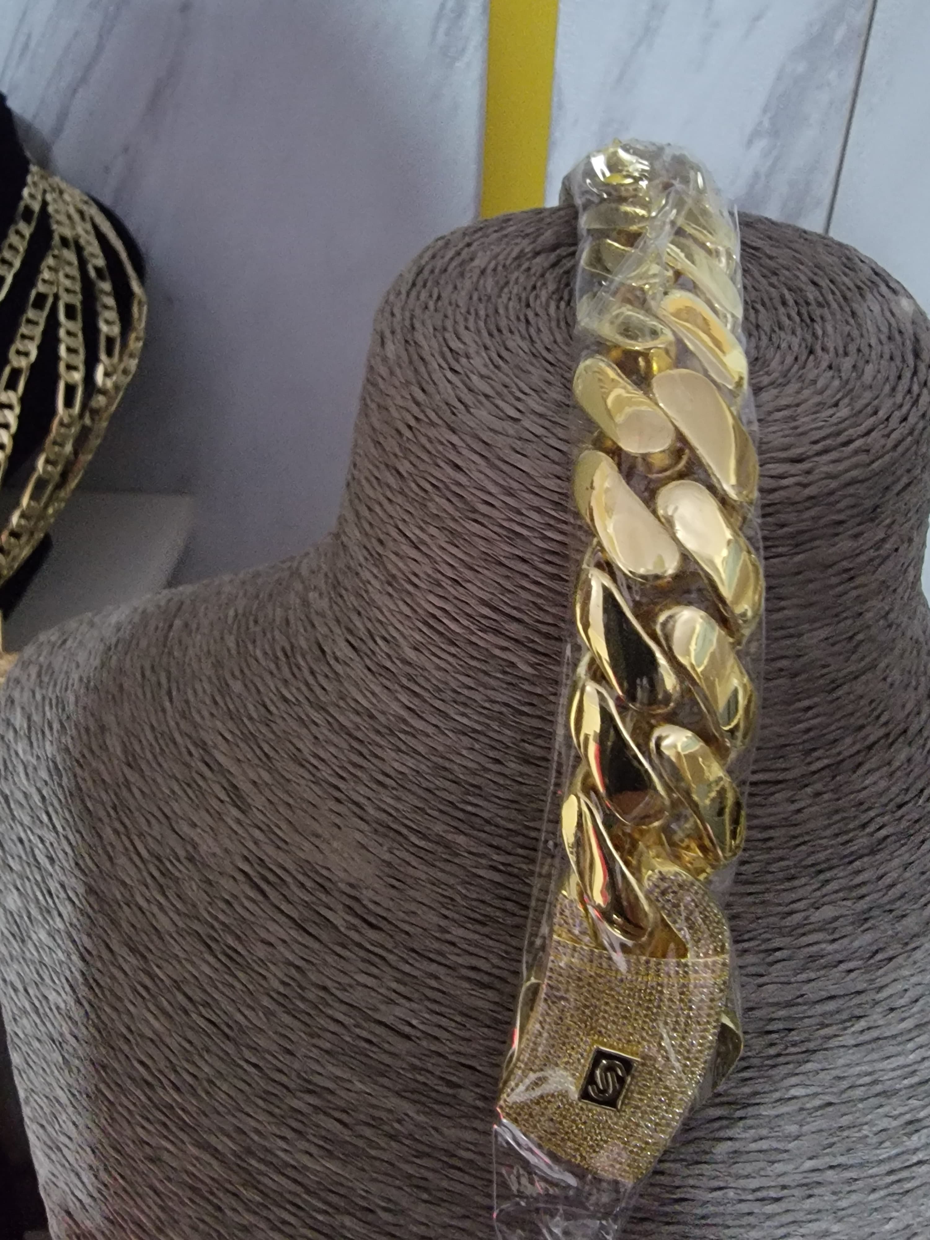 Pulsera Cubana Mónaco Chain 22mm Chapada en Oro 14K – Estilo Imponente