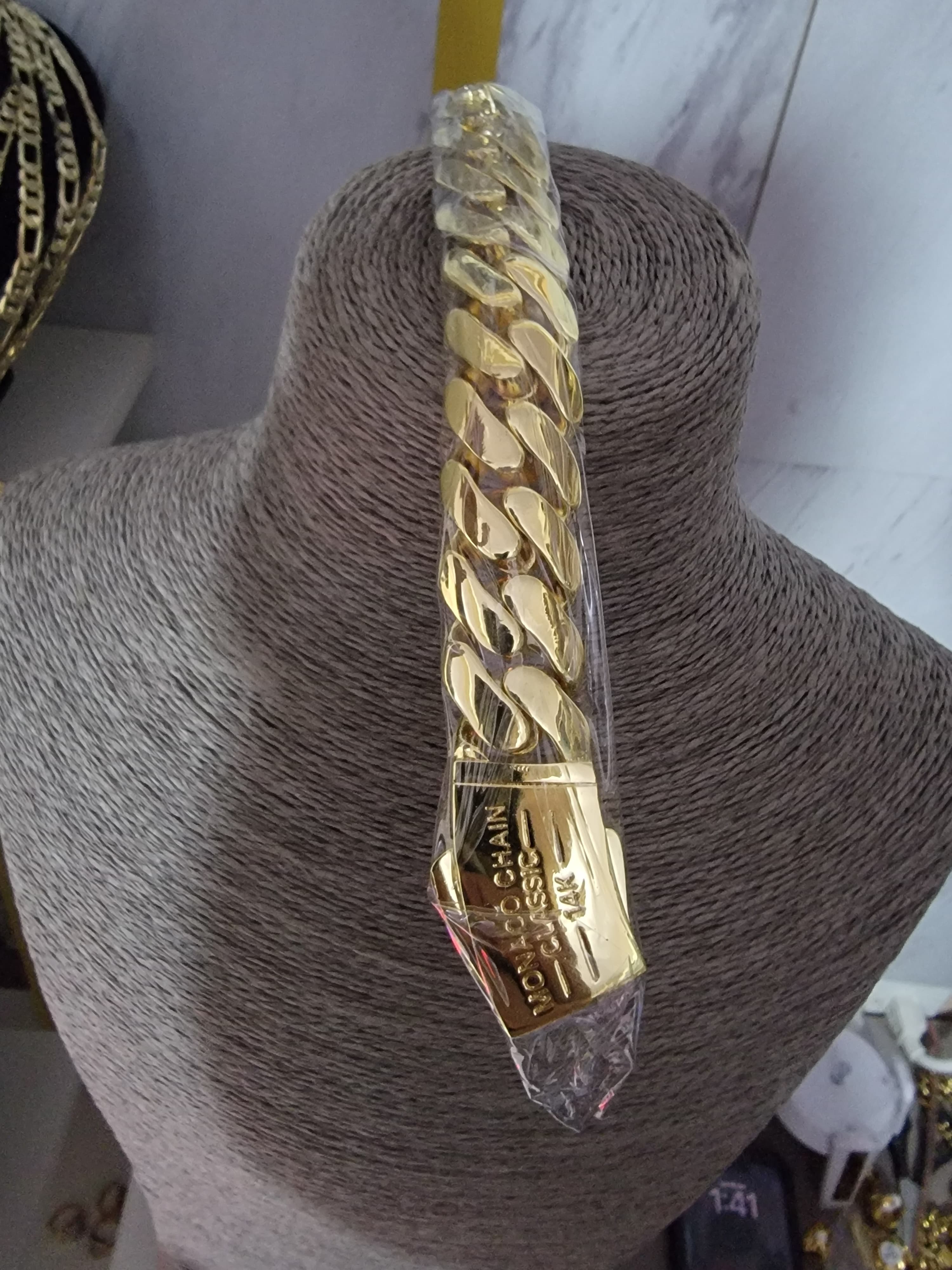 Pulsera Cubana Mónaco Chain 22mm Chapada en Oro 14K – Estilo Imponente