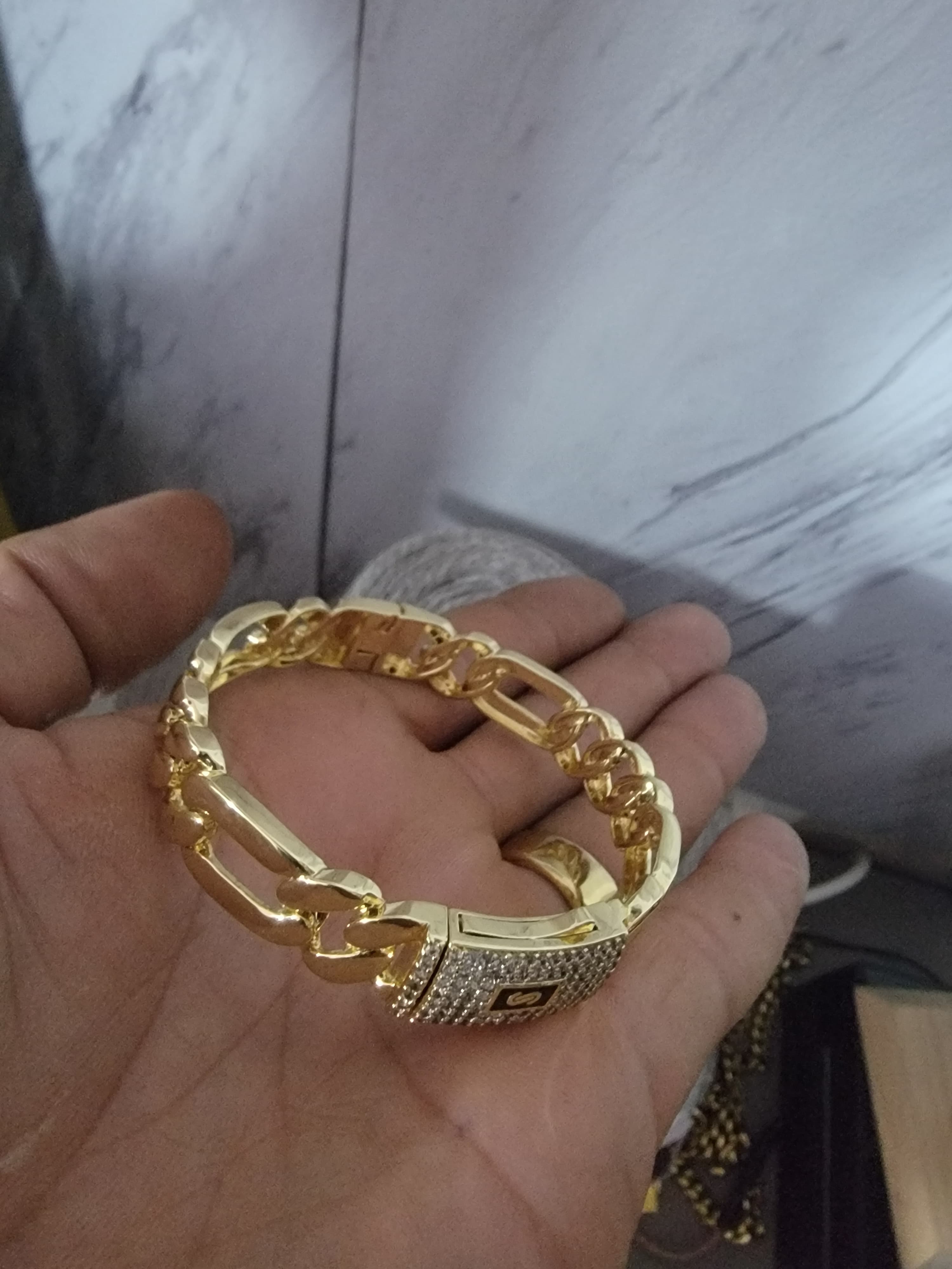 Pulsera Cubana Tipo Brazalete 12mm Chapada en Oro 14K – Monaco Chain