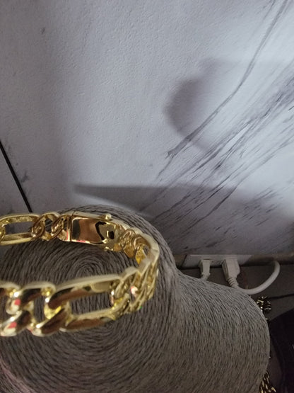 Pulsera Cubana Tipo Brazalete 12mm Chapada en Oro 14K – Monaco Chain