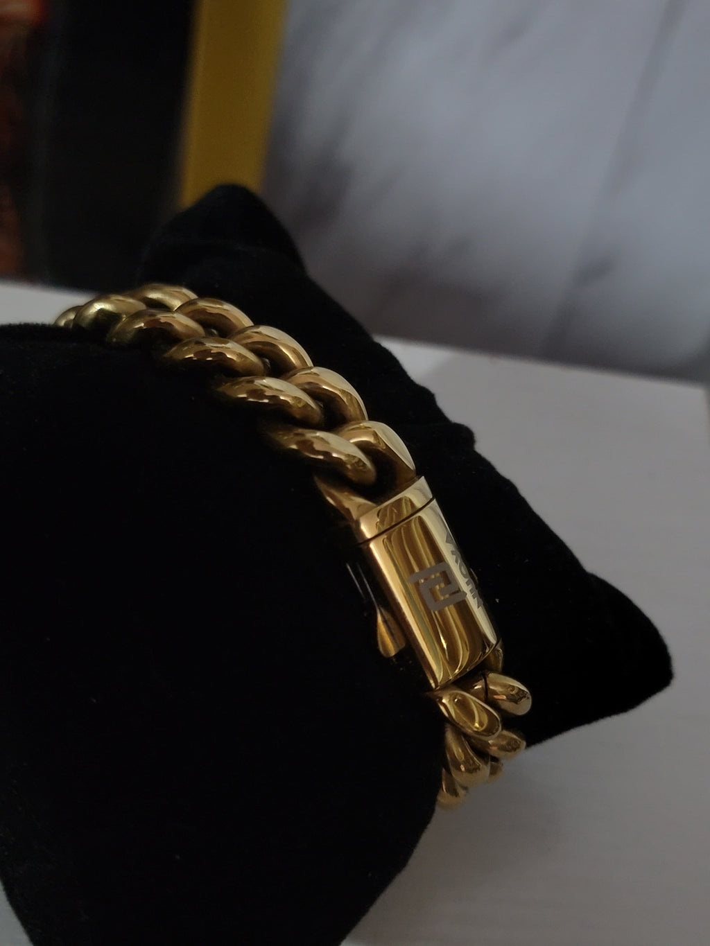 Pulsera Cubana de Alta Gama 15mm Chapada en Oro 18K – Broche de Caja