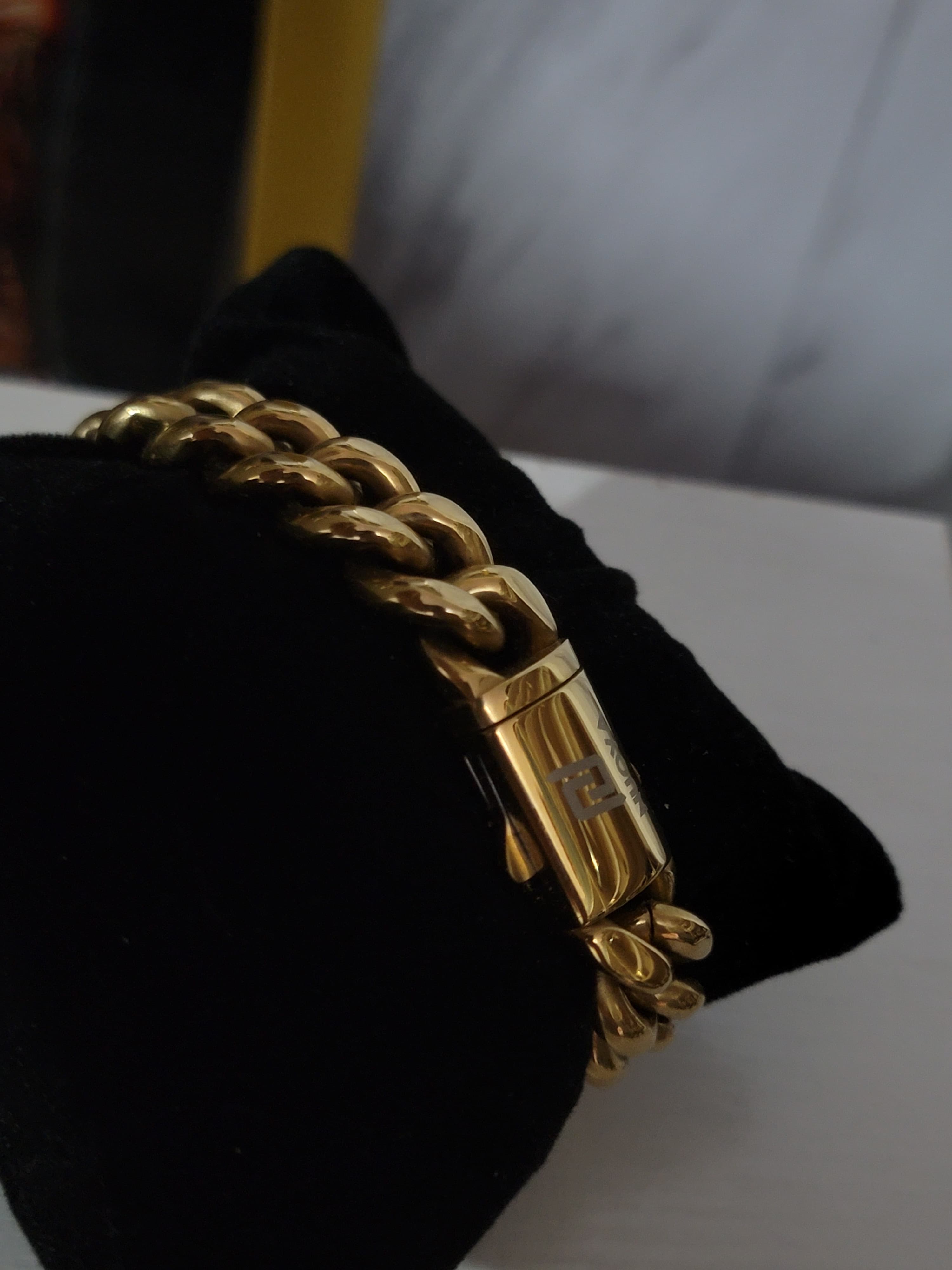 Pulsera Cubana de Alta Gama 15mm Chapada en Oro 18K – Broche de Caja