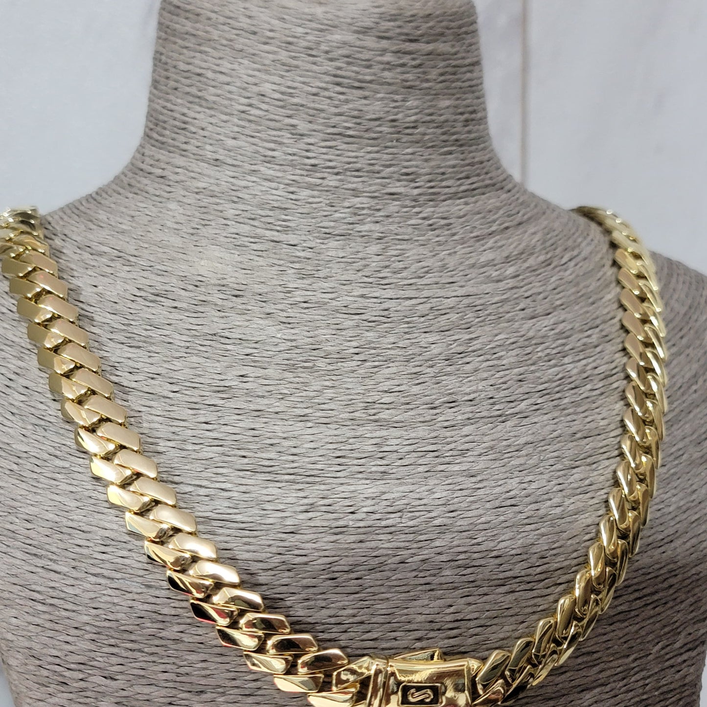 Cadena Cubana Mónaco Chain Chapada en Oro 14K – Alta Gama
