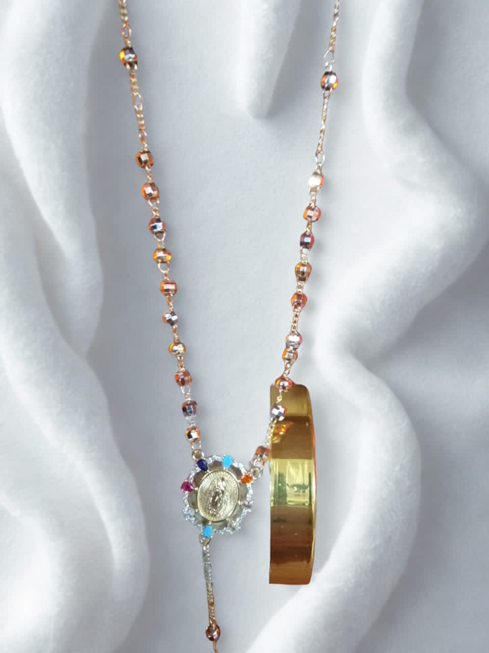 Rosario Tricolor Chapado en Oro 14K – 5 mm, 27