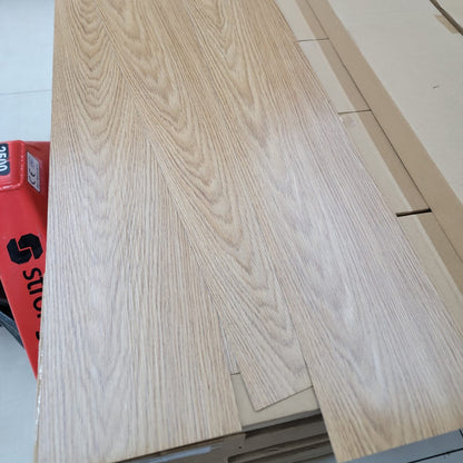 Piso Vinílico Tipo Madera – Autoadhesivo y Fácil Instalación