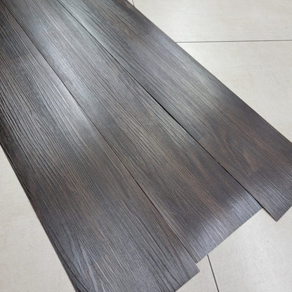 Piso Vinílico Tipo Madera – Autoadhesivo y Fácil Instalación