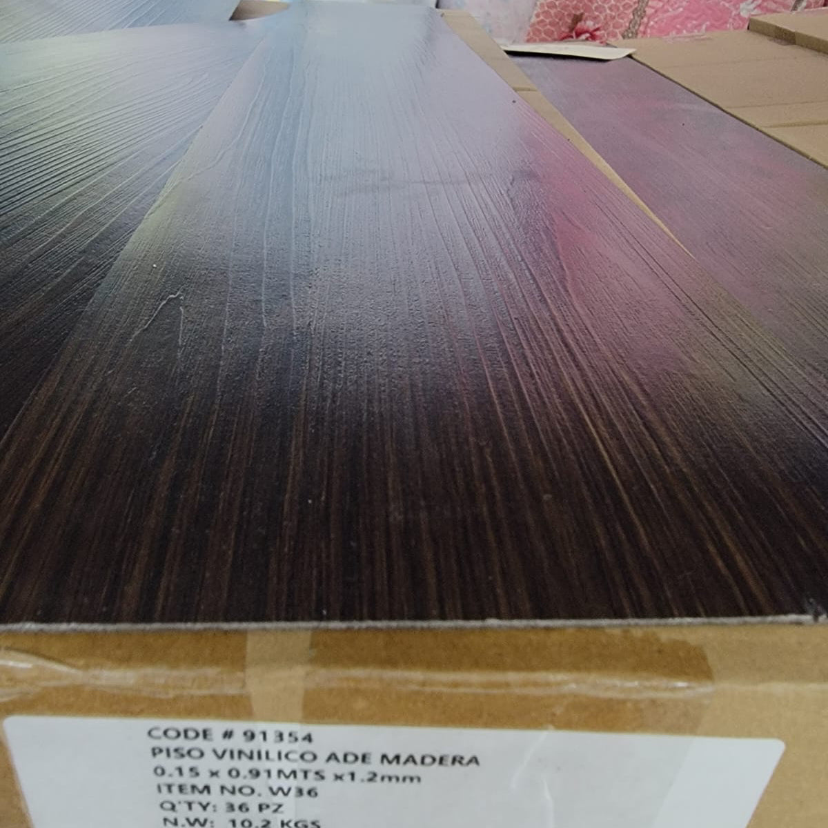 Piso Vinílico Tipo Madera – Autoadhesivo y Fácil Instalación