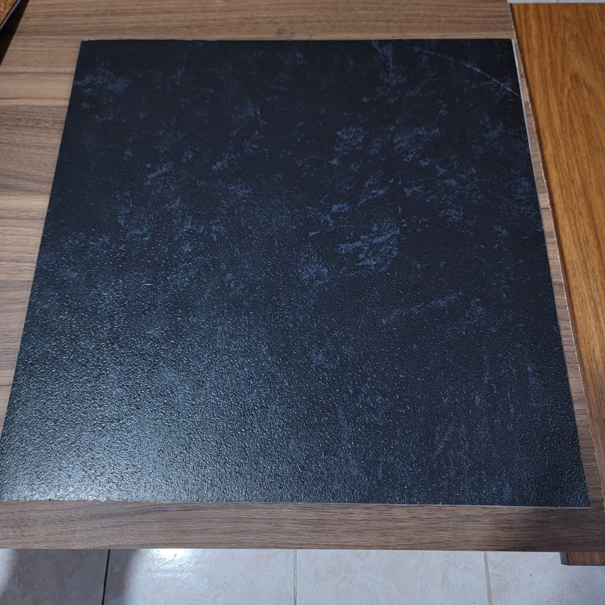 Pisos Vinil Tipo Cerámica 18x18 pulg.