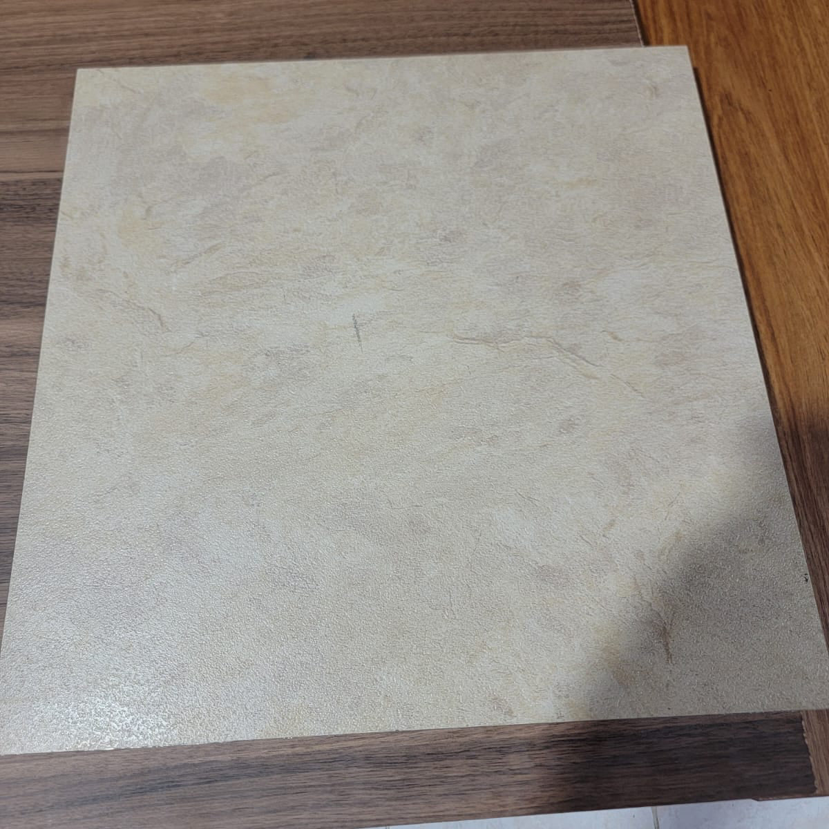 Pisos Vinil Tipo Cerámica 18x18 pulg.
