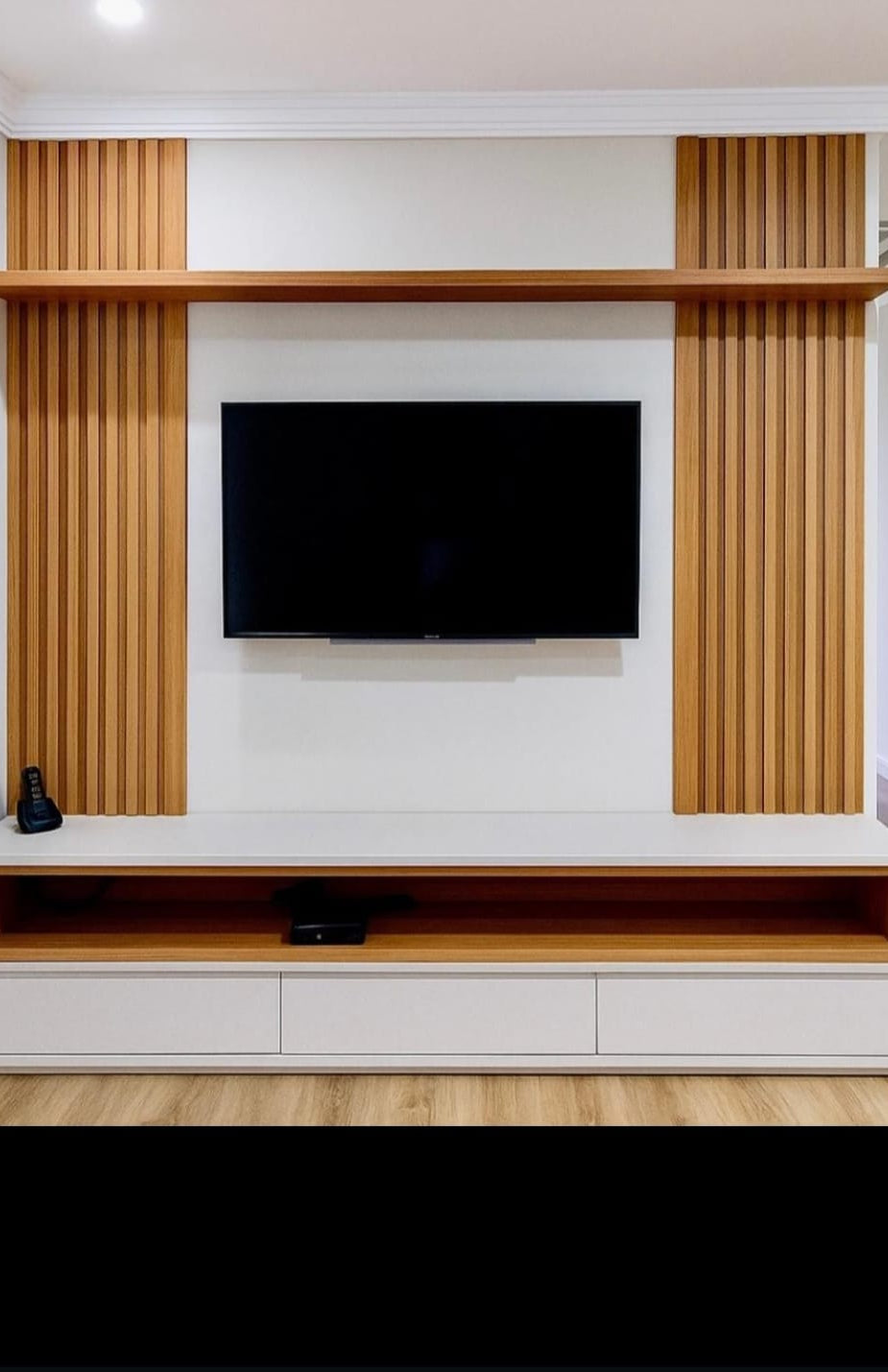 Revestimiento Vertical de Madera Moderna