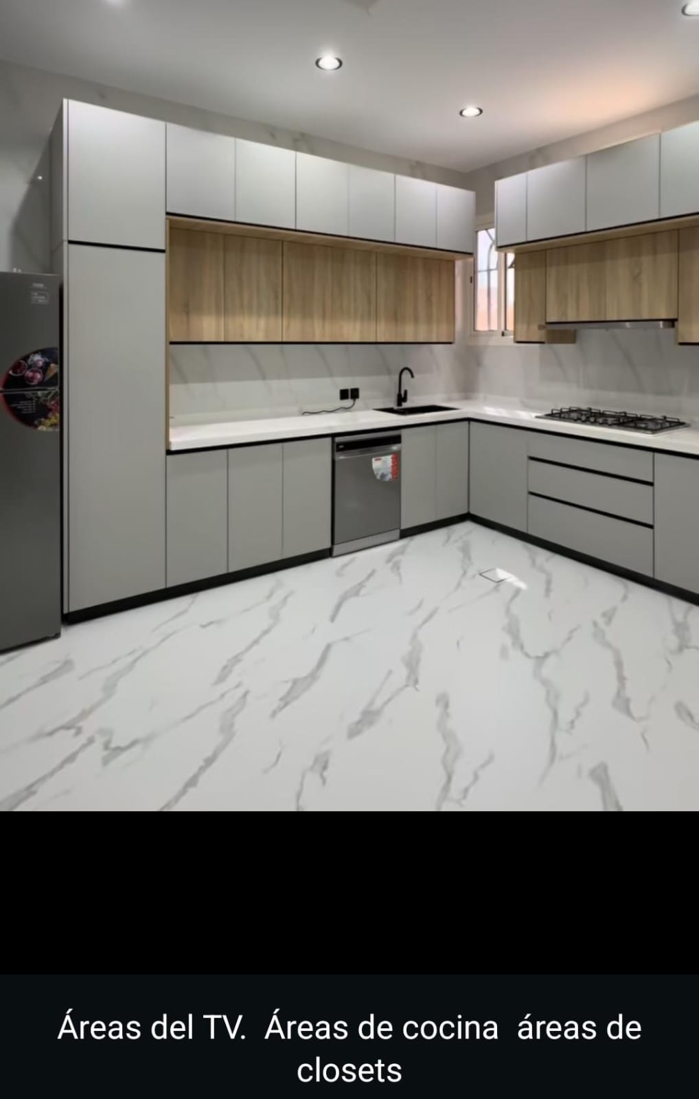 Revestimiento Vertical de Madera Moderna