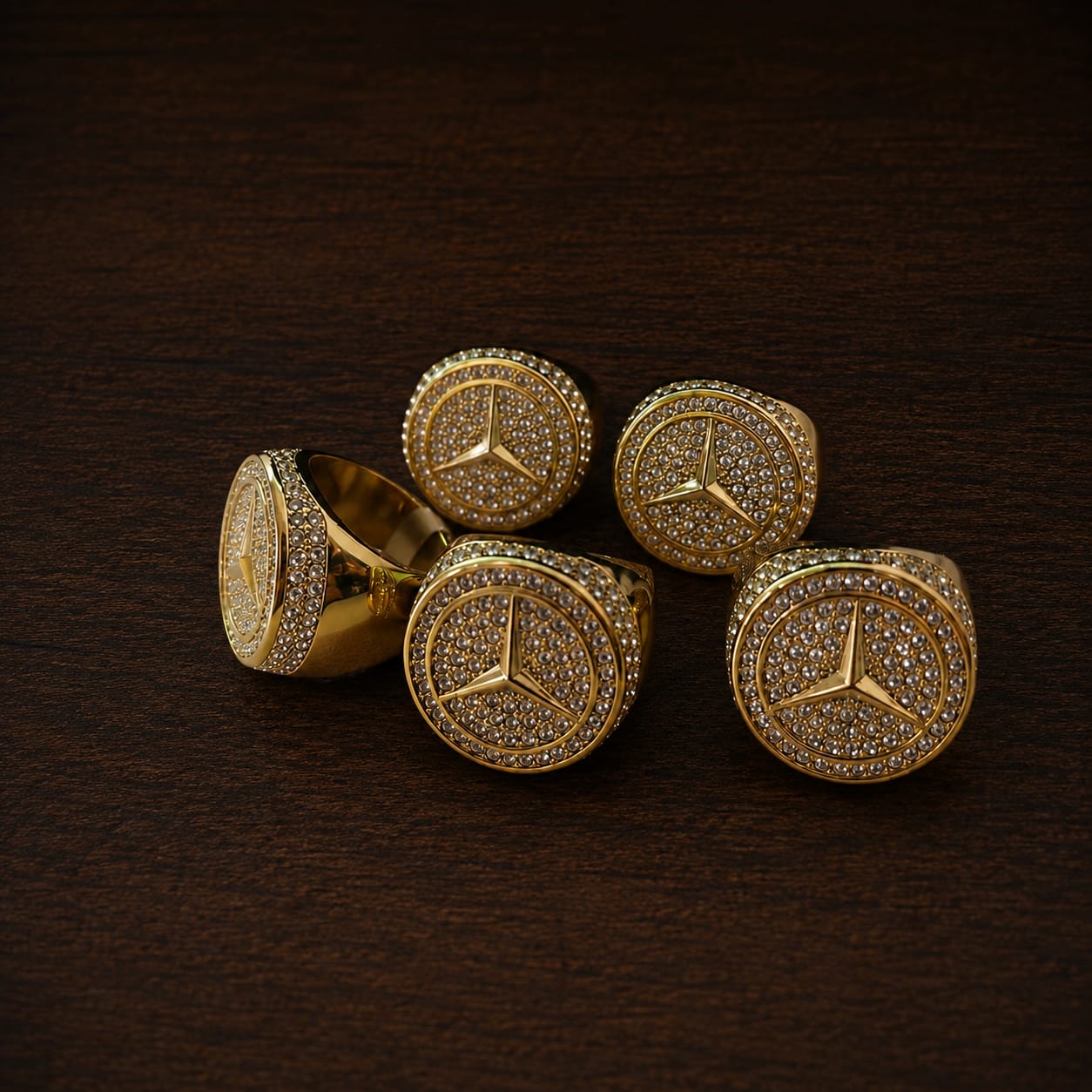 Anillo Mercedes-Benz Electrochapado en Oro 14K | Acero Inoxidable Premium