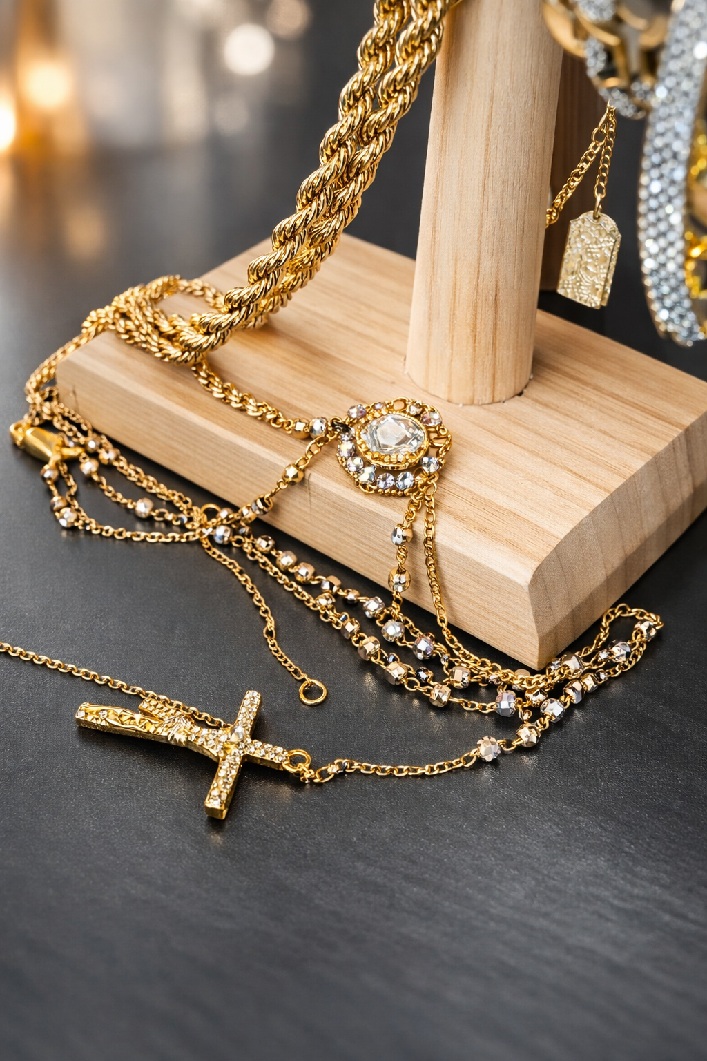 Rosario Tricolor Chapado en Oro 14K – 5 mm, 27