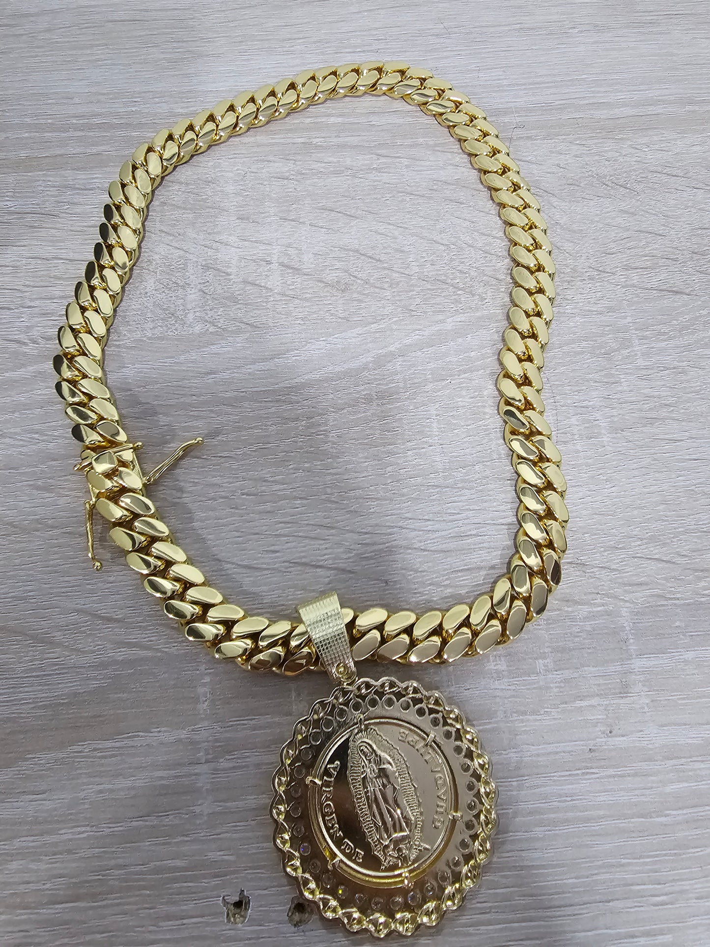 cadena primium con dije alta calidad 5 capas de oro
